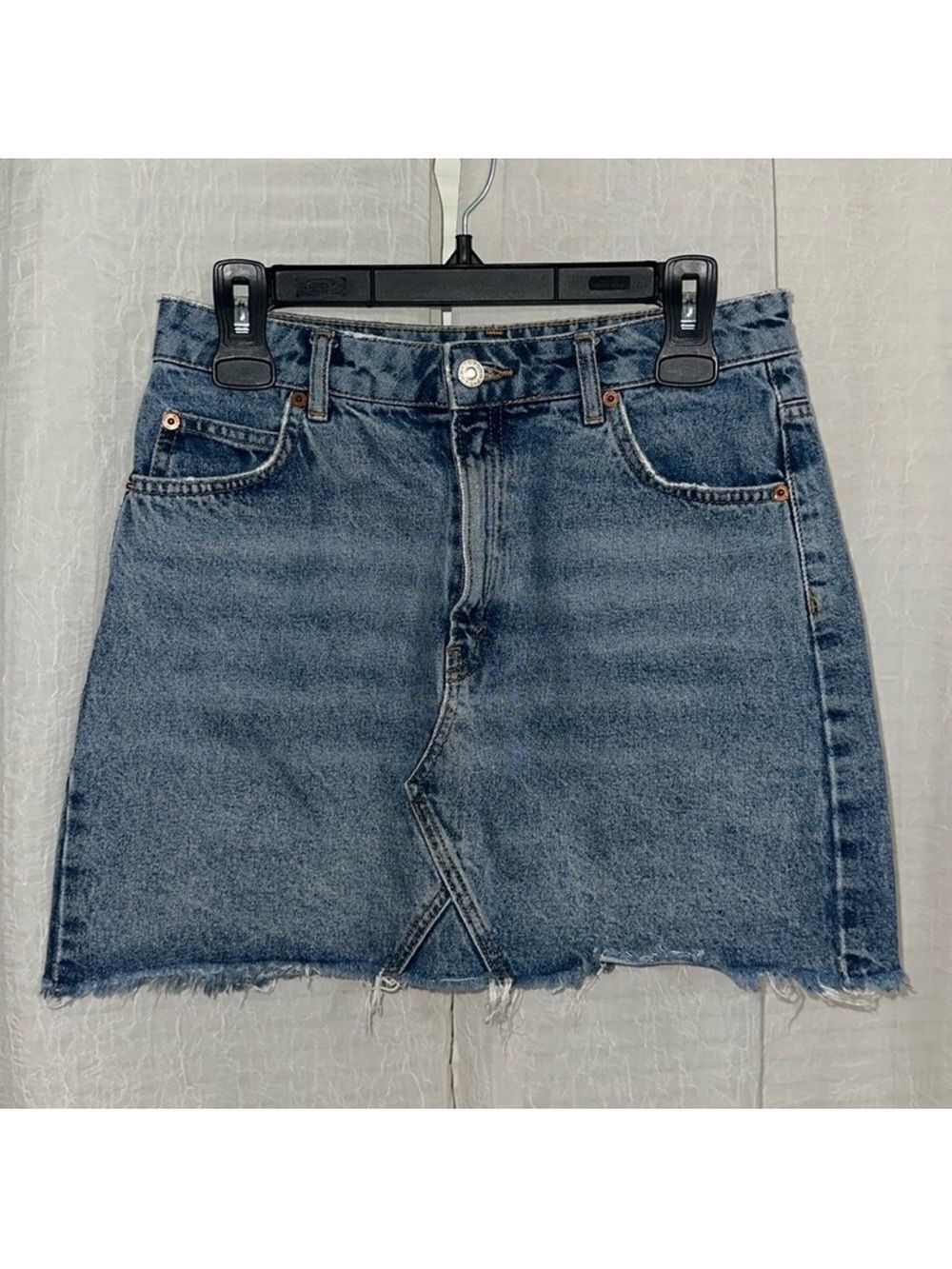 TOPSHOP 6 Blue Vintage Wash Distressed Raw Fringe Hem Mini MOTO Denim Skirt